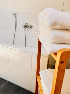 CLUBHAUS 6 - gemütliche DG-Wohnung mit Balkon, Badewanne & Netflix - 0