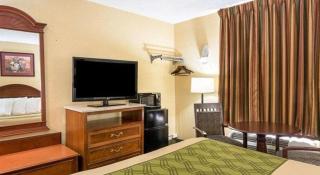 Econo Lodge Near Quantico Marine Base - Dumfries - 1