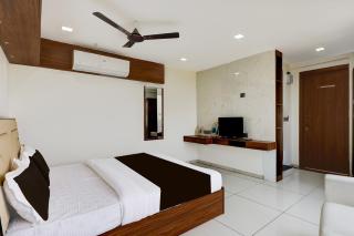 Hotel O Shubh Sankalp - Ahmedabad - 1