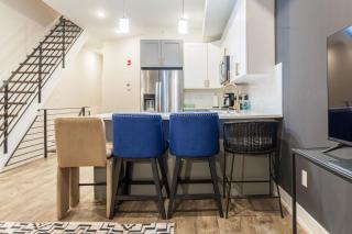 City 3bed3bathkingbedsstreetparking -wd - 1