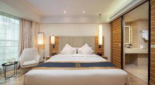 Echeng Hotel Qinzhou Bay Plaza East High-speed Railway Station - 1