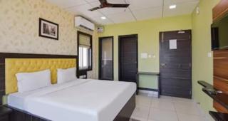 HOTEL ROYAL CROWN PURI Near Jagannath Temple & Puri Beach -Fully Air Conditioning -Restaurant -Free Wi-Fi -Parking -Room Service -Best Premium Hotel In Puri - Puri - 1