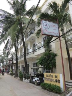 Alice in Wonderland Beach Hotel - Boracay - 2