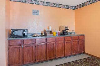Knights Inn Ferguson MO - Saint Louis - 7