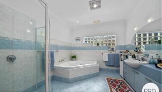 Huge luxurious home - Stunning Water Vista - Howrah - 8