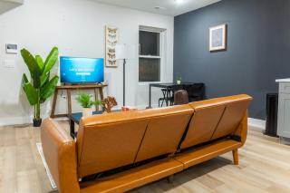 Deluxe 3-bdrm Oasis Dtparking,sleeps8,wifi,wd - 9