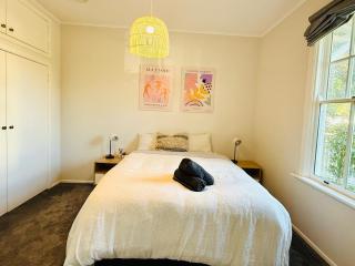 Unique and Cosy Cottage with a Sunny Garden - Wellington - 9