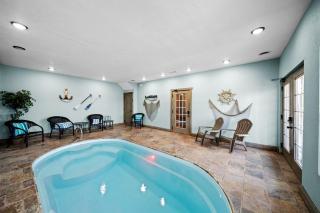 Glorious Wooden Cabin with Swimming Pool in Pigeon Forge, Tennessee - Pigeon Forge - 8