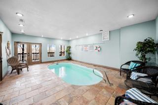 Glorious Wooden Cabin with Swimming Pool in Pigeon Forge, Tennessee - Pigeon Forge - 7