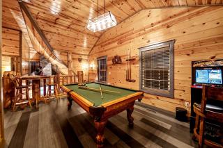 Glorious Wooden Cabin with Swimming Pool in Pigeon Forge, Tennessee - Pigeon Forge - 2