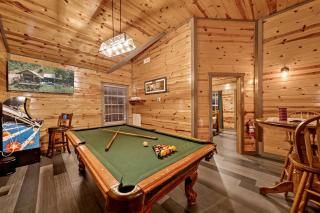 Glorious Wooden Cabin with Swimming Pool in Pigeon Forge, Tennessee - Pigeon Forge - 1