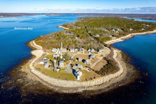 Peaceful Oceanfront Villa in Bourne, Massachusetts - Bourne - 9