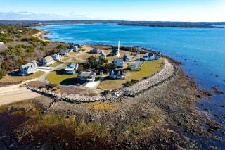 Peaceful Oceanfront Villa in Bourne, Massachusetts - Bourne - 7