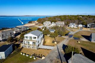 Peaceful Oceanfront Villa in Bourne, Massachusetts - Bourne - 2