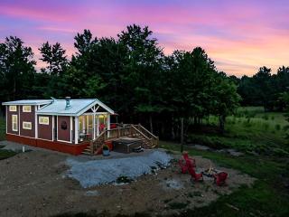 Breathtaking Cabin Nestled Amidst Trees and Barbecue Provided in Broken Bow, Oklahoma - Broken Bow - 0