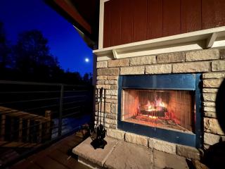 Breathtaking Cabin Nestled Amidst Trees and Barbecue Provided in Broken Bow, Oklahoma - Broken Bow - 5