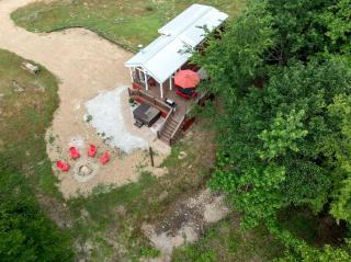 Breathtaking Cabin Nestled Amidst Trees and Barbecue Provided in Broken Bow, Oklahoma - Broken Bow - 2