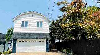 Lakefront Cottage with Spacious Deck and Great Views in NY - - 9