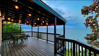 Lakefront Cottage with Spacious Deck and Great Views in NY - - 7