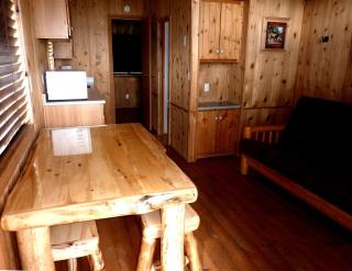 Equipped Cabin Ideal for a Rustic ans Serene Getaway in Montana - West Yellowstone - 3