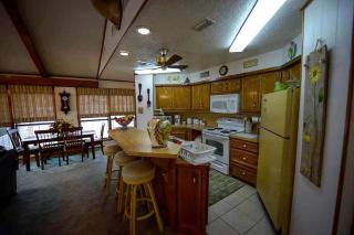 Riverfront Cabin with Spacious Interior, Large Deck and Views in Texas - Wimberley - 7