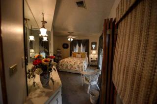 Riverfront Cabin with Spacious Interior, Large Deck and Views in Texas - Wimberley - 5