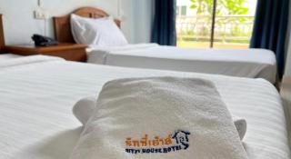 Ritzy House Hotel - 1