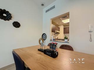 Rare Holiday Homes - Jumeirah Village Circle - La Riviera Estates B - R106 - Dubai - 2