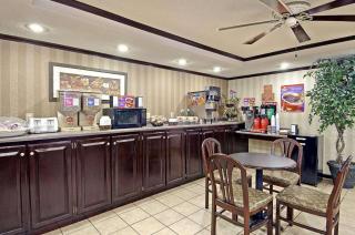 Days Inn & Suites by Wyndham Fort Valley - Fort Valley - 6
