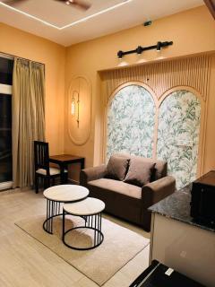 Aatha Luxury Suites With Pool - Noida - 0