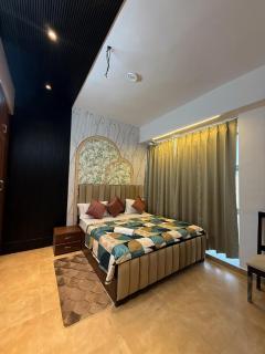 Aatha Luxury Suites With Pool - Noida - 8