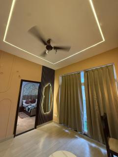 Aatha Luxury Suites With Pool - Noida - 7