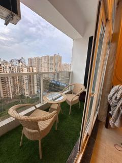 Aatha Luxury Suites With Pool - Noida - 3