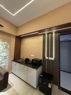 Aatha Luxury Suites With Pool - Noida - 2