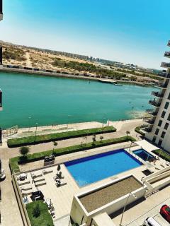 Modern 2BR Apartment, 4beds - Yas Island, in front of Sea World - 1