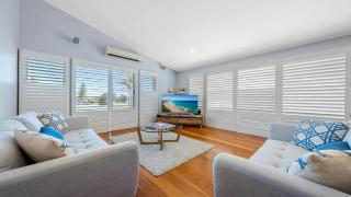 Sea Spray- Private Pool, Beach, Table Tennis - The Entrance - 8