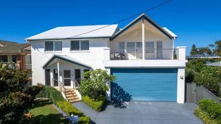 Sea Spray- Private Pool, Beach, Table Tennis - The Entrance - 2