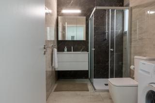 Modern 1BR Apt in Limassol Center, AC, Balcony, Parking - Limassol - 9