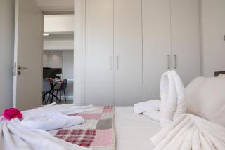 Modern 1BR Apt in Limassol Center, AC, Balcony, Parking - Limassol - 4