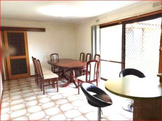 Charming Three-Bedroom Holiday Home Near Tourist Attractions - Werribee - 3