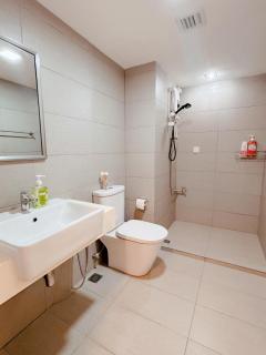Scenic High-Floor Condo Near MRT, Mall & Pool - Kuala Lumpur - 5
