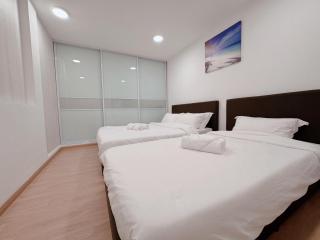 Scenic High-Floor Condo Near MRT, Mall & Pool - Kuala Lumpur - 4
