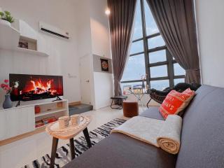 Scenic High-Floor Condo Near MRT, Mall & Pool - 0