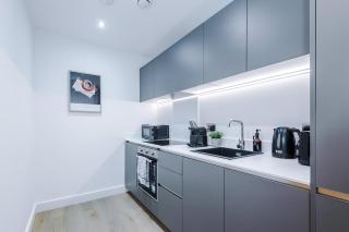 Chic City Centre 2 Bed NEW with Terrace & Parking - 5