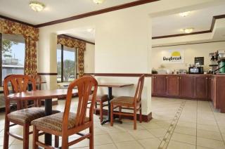 Days Inn & Suites by Wyndham Mobile - Mobile - 8