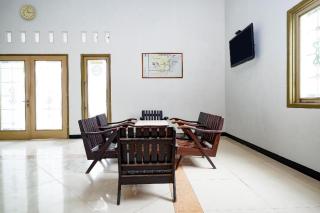Super OYO 2436 Hotel Kencana - Tegal - 1