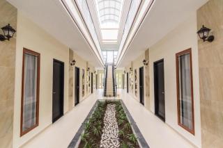 OYO Life 2735 Graha Nirwana - 9