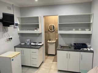 Augustine Avenue Guest House - - 3