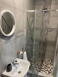 Augustine Avenue Guest House - - 2