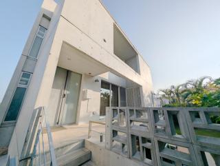 onna resort nakadomari ビーチまで車で4分 最大12名OK 中庭付き貸切ヴィラでくつろぐ恩納村ステイ - Onna - 2